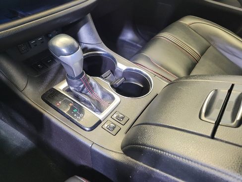 Used 2019 Toyota Highlander SE image 26