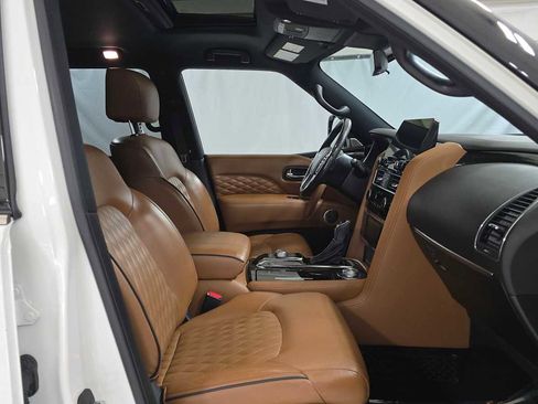 Used 2023 INFINITI QX80 Sensory w/ All-Season Package AWD/4WD image 10