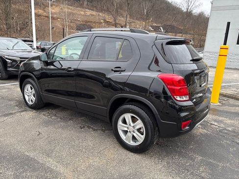 Certified 2022 Chevrolet Trax LT w/ LT Convenience Package image 4