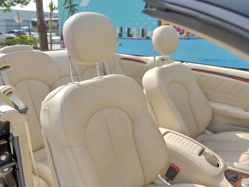 Used 2009 Mercedes-Benz CLK 350 Cabriolet image 34