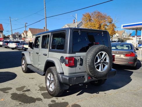 Used 2018 Jeep Wrangler Unlimited Sahara w/ Dual Top Group AWD/4WD image 6