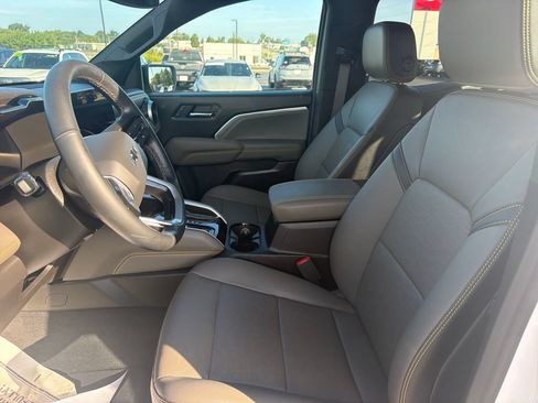 Used 2024 Chevrolet Colorado ZR2 w/ ZR2 Convenience Package III AWD/4WD image 13