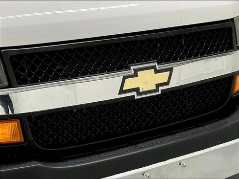 Used 2020 Chevrolet Express 2500 LT w/ LT Preferred Equipment Group RWD image 35