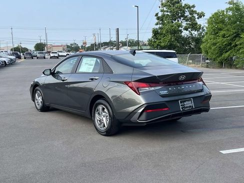 New 2026 Hyundai Elantra SE FWD image 7