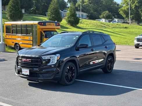 Used 2022 GMC Terrain SLE w/ Driver Convenience Package FWD image 7