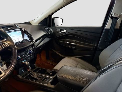 Used 2018 Ford Escape SE w/ SE Sport Appearance Package image 25