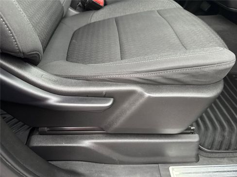 Used 2022 Chevrolet Silverado 1500 LT AWD/4WD image 37