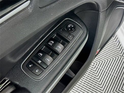 Used 2018 Chrysler 300 S w/ 300S Premium Group image 18