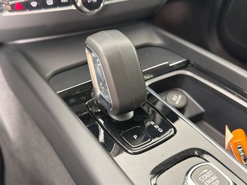 Certified 2025 Volvo XC60 B5 Core AWD/4WD image 16
