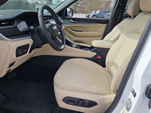 New 2025 Jeep Grand Cherokee Limited image 13