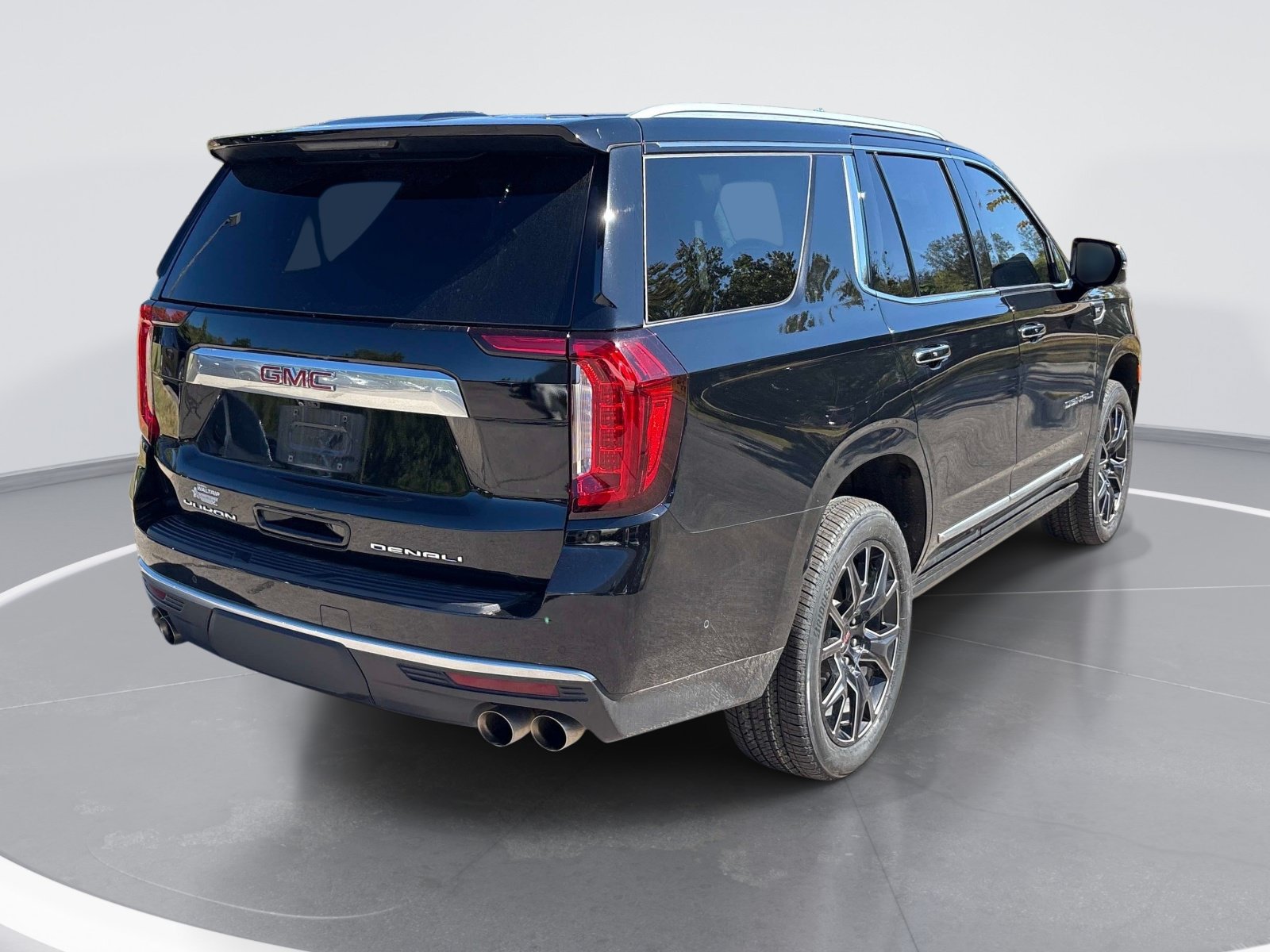 Used 2024 GMC Yukon Denali w/ Advanced Technology Package AWD/4WD image 8