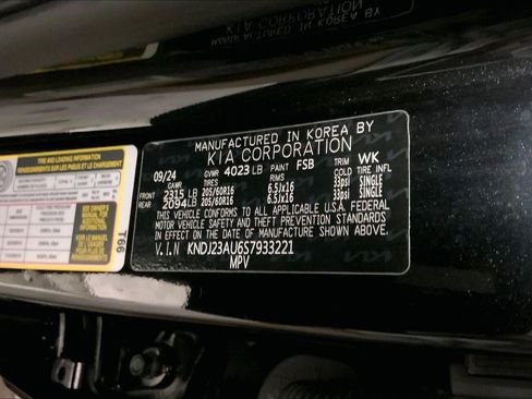 Used 2025 Kia Soul LX w/ LX Technology Package FWD image 32