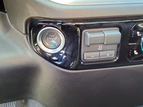 Used 2025 GMC Sierra 1500 SLT RWD image 27