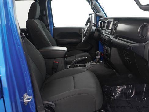 Used 2023 Jeep Gladiator Sport image 12