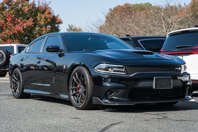 Used 2016 Dodge Charger R/T Scat Pack w/ Technology Group RWD image 2