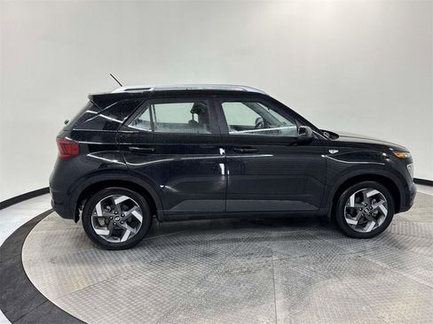 Used 2024 Hyundai Venue SEL image 8