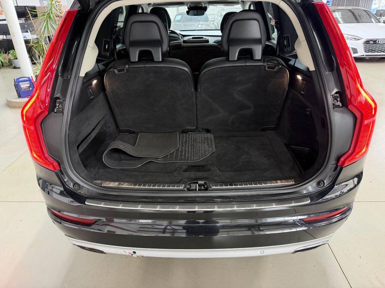 Used 2018 Volvo XC90 T6 Momentum w/ Convenience Package AWD/4WD image 9