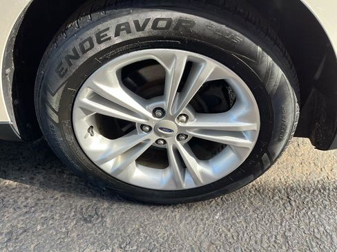 Used 2015 Ford Taurus SEL w/ Equipment Group 201A image 16