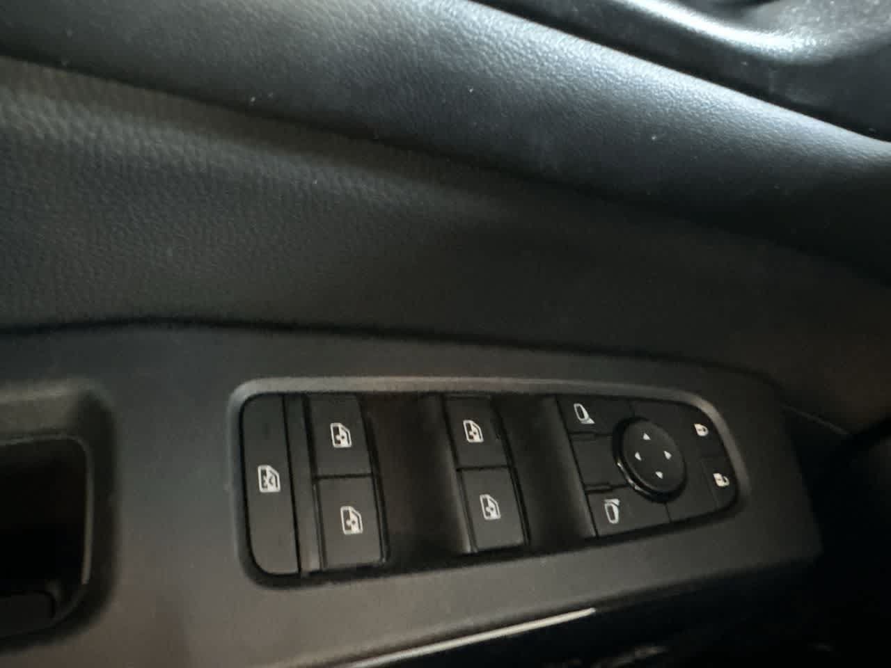 Used 2025 Nissan Pathfinder SV AWD/4WD image 17