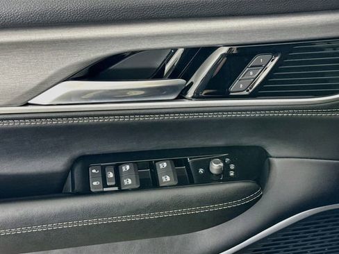 New 2026 Jeep Grand Wagoneer 4WD image 18