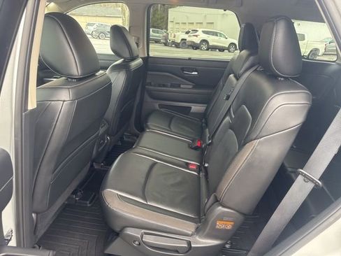 Used 2022 Nissan Pathfinder SL w/ Cargo Package AWD/4WD image 22