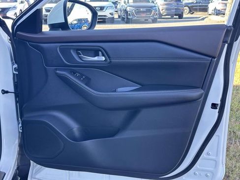 Used 2023 Nissan Rogue SL w/ SL Premium Package image 10