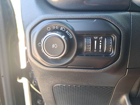 Used 2021 Jeep Wrangler Unlimited Sahara image 31