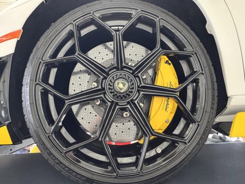 Used 2021 Lamborghini Aventador SVJ AWD/4WD image 36