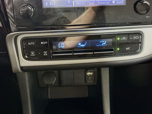 Used 2017 Toyota Corolla LE w/ Carpet Mat Package (TMS) FWD image 22