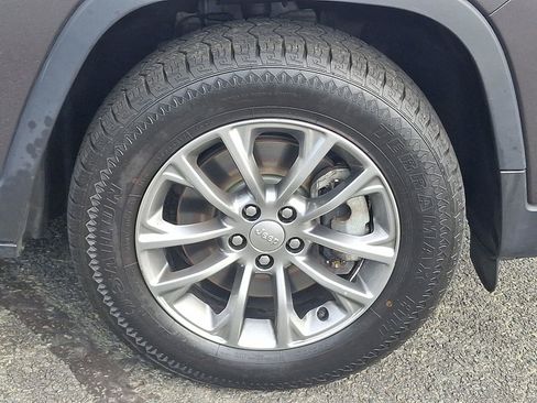 Certified 2022 Jeep Cherokee Latitude Lux image 9