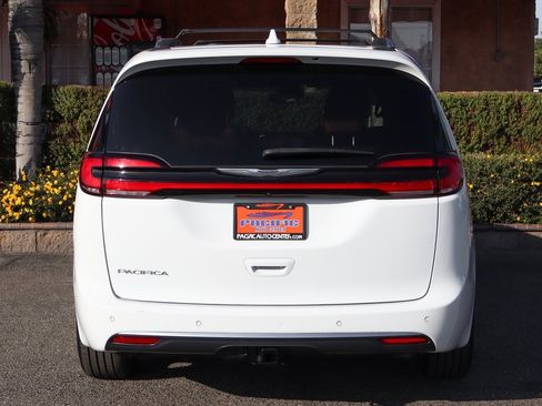 Used 2022 Chrysler Pacifica Pinnacle image 8