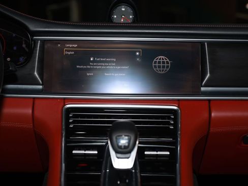 Used 2023 Porsche Panamera 4 Platinum Edition image 28