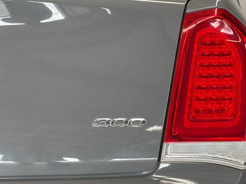 Used 2019 Chrysler 300 Touring L w/ Quick Order Package 22F image 24