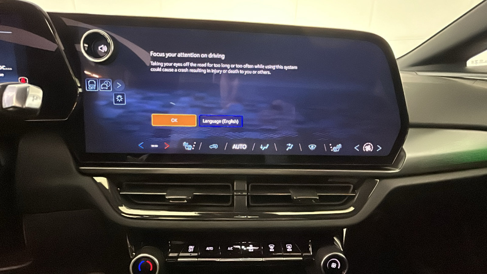 Used 2024 Chevrolet Equinox EV RS FWD image 27