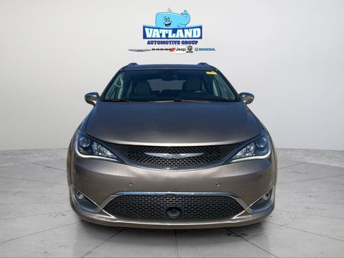 Certified 2017 Chrysler Pacifica Limited w/ Advanced Safetytec Group image 8