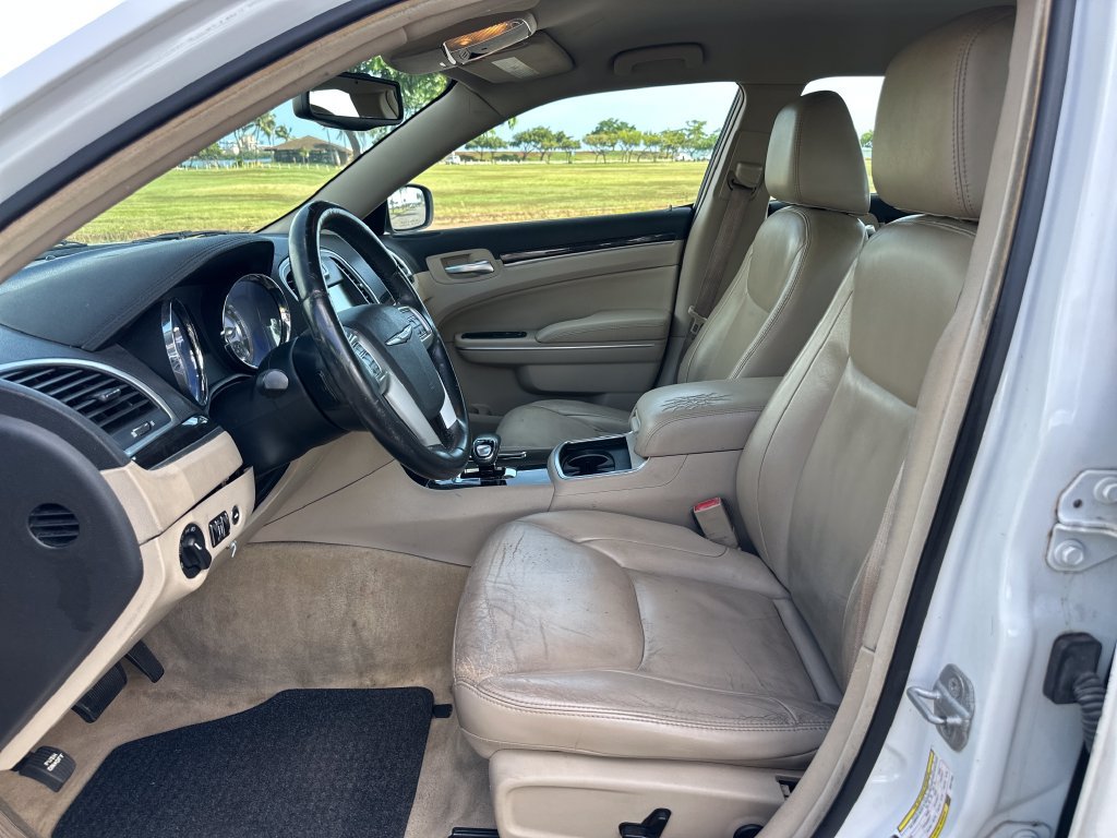 Used 2013 Chrysler 300 RWD image 13