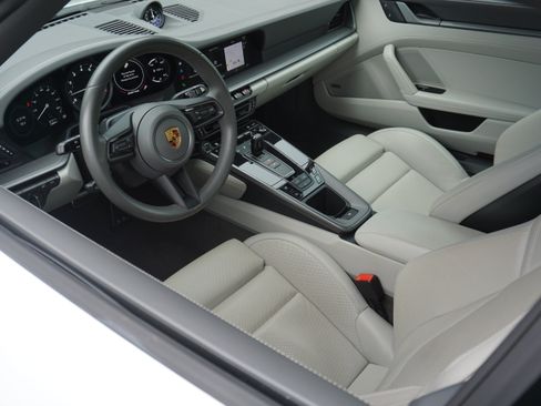 Certified 2022 Porsche 911 Carrera S RWD image 4