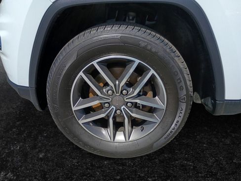 Used 2019 Jeep Grand Cherokee Limited w/ Trailer Tow Group IV AWD/4WD image 15