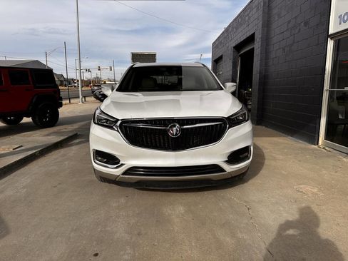 Used 2021 Buick Enclave Essence image 3