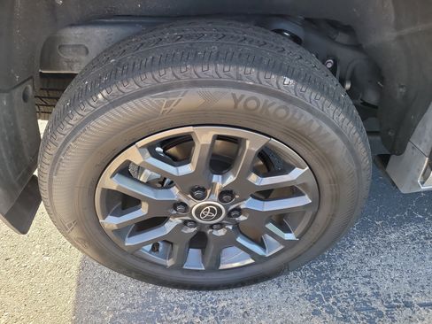 Used 2024 Toyota Sequoia Platinum image 8