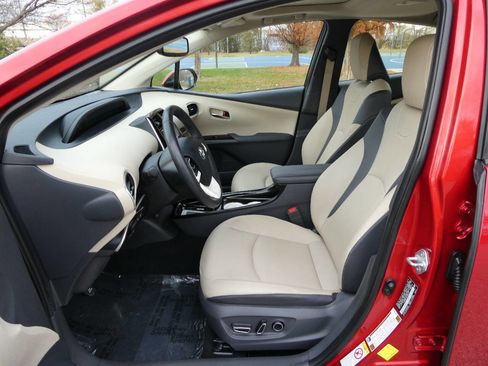 Used 2016 Toyota Prius Four w/ Advanced Technology Package image 9