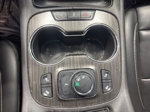 Used 2023 GMC Acadia SLT image 16