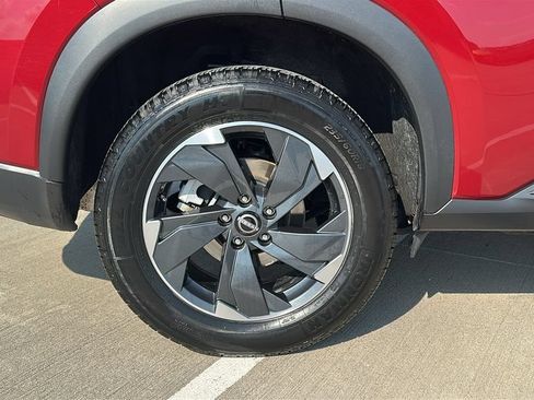 Used 2025 Nissan Rogue SV AWD/4WD image 16