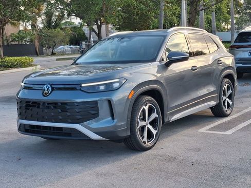 New 2026 Volkswagen Tiguan SE FWD image 3