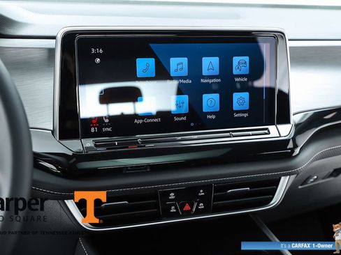 Used 2025 Volkswagen Atlas Cross Sport SE w/ Panoramic Sunroof Package image 25