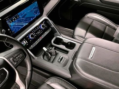 Used 2024 GMC Sierra 2500 Denali w/ Technology Package AWD/4WD image 17