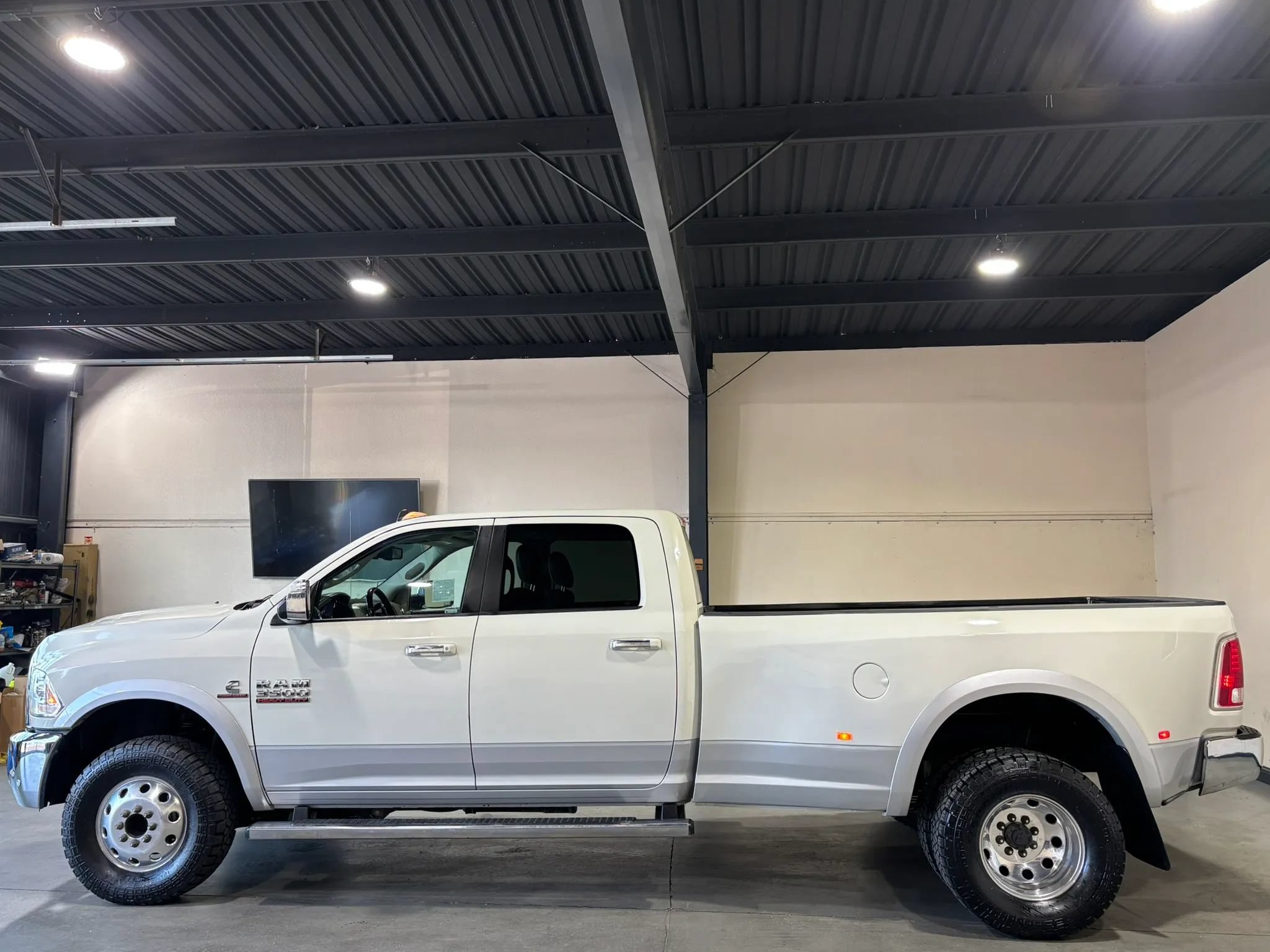 Used 2016 RAM 3500 Laramie w/ Convenience Group AWD/4WD image 5