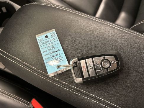 Used 2023 Ford Escape Platinum AWD/4WD image 12
