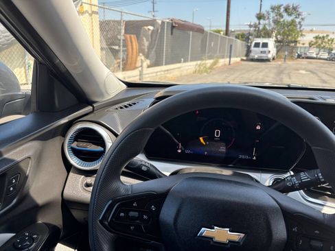Used 2025 Chevrolet Trax LT FWD image 35
