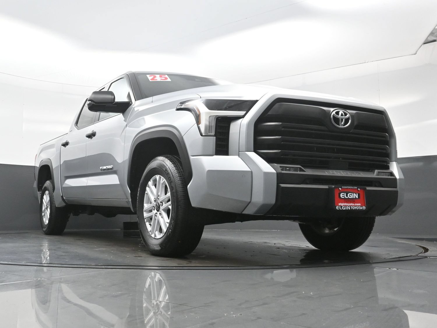 Used 2025 Toyota Tundra SR5 w/ SR5 Convenience Package AWD/4WD image 27
